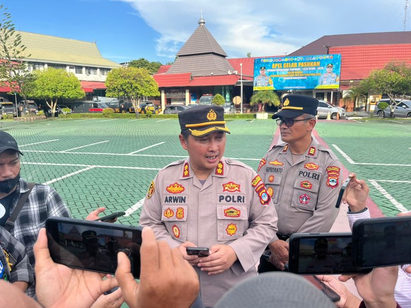 Waka Polresta Banjarmasin AKBP Arwin Amrih Wintama saat menjelaskan Ops Lilin Intan 2025, Jum'at (19/12/2025) sore. (foto: Istimewa)
