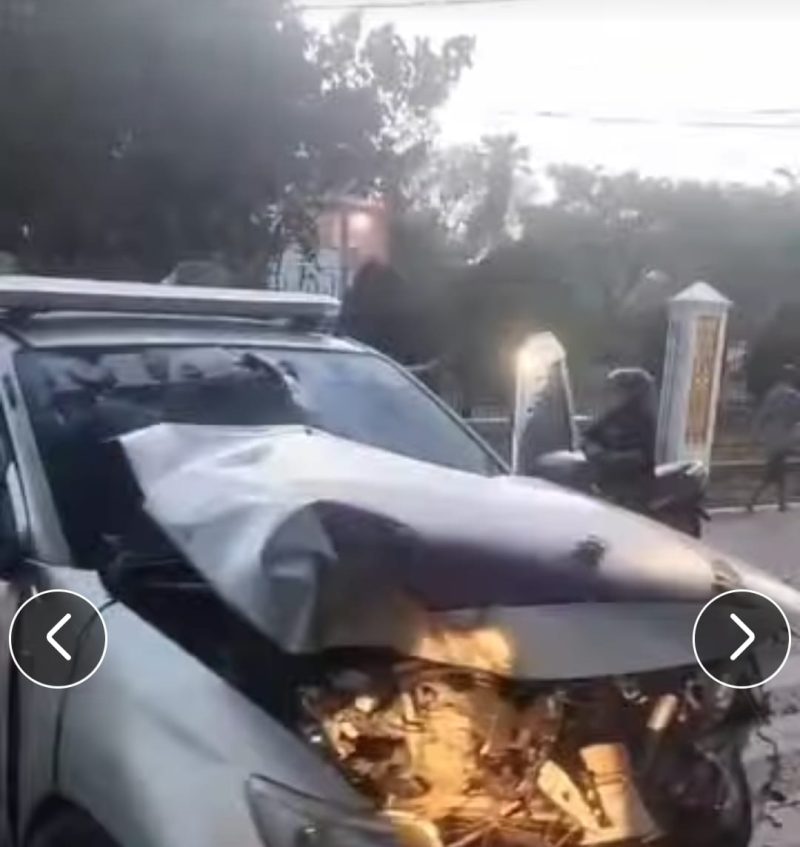 Nampak kondisi Mobil Hilux Majta penyok bagian depannya akibat dicuri dan alami laka tunggal, Minggu (21/12/2025) pagi. (foto: istimewa)
