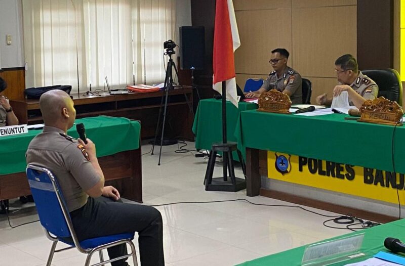 Sidang kode etik terhadap oknum anggota Polri dalam kasus pembunuhan mahasiswi ULM menjadi salah satu kasus hukum yang cukup menyedot perhatian publik jelang akhir tahun ( Foto Istimewa)