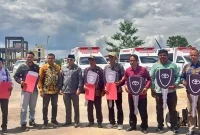Penyerahan Unit Ambulan untuk Puskesmas dan Desa (foto:diskominfo kotabaru)