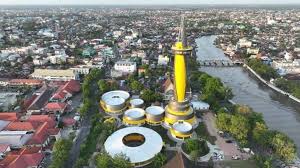 Tugu 0 Kilometer Terletak di Jalan Jenderal Sudirrman, Kota Banjarmasin, Provinsi Kalimantan Selatan