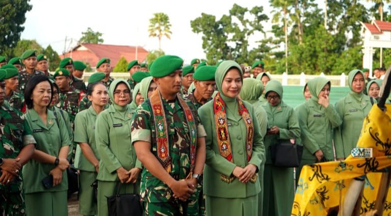 Penyambutan Dandim 1013/Mtw Yang Baru di halaman kantor Bupati (foto: Diskominfo)