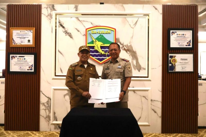 Bupati Kotabaru Serahkan Mobil Operasional Penunjang Kegiatan Kantor Pertanahan Kotabaru