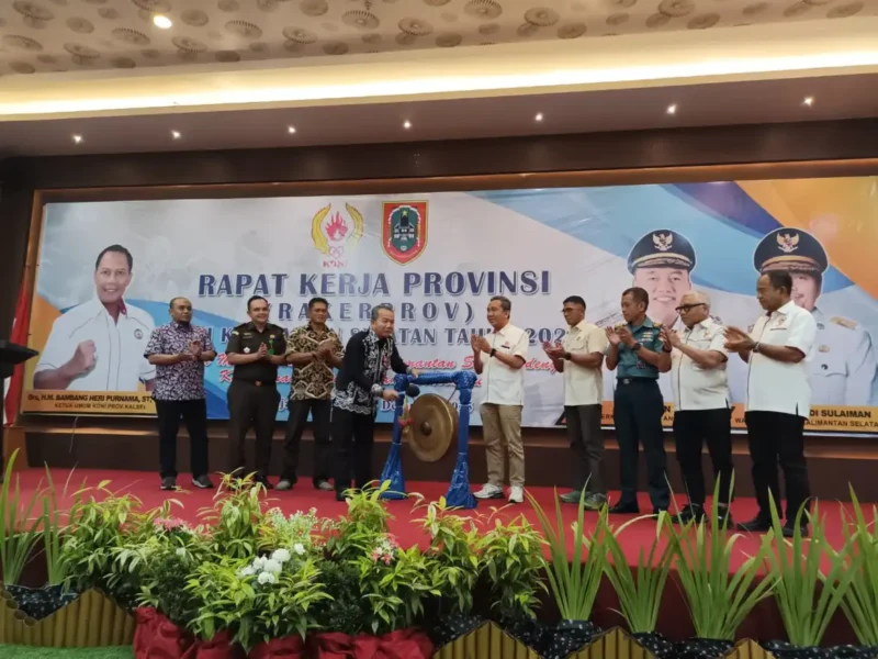 Sekretaris Daerah (Sekda) Kalsel, Muhammad Syarifuddin, saat membuka Rakerprov KONI Kalsel