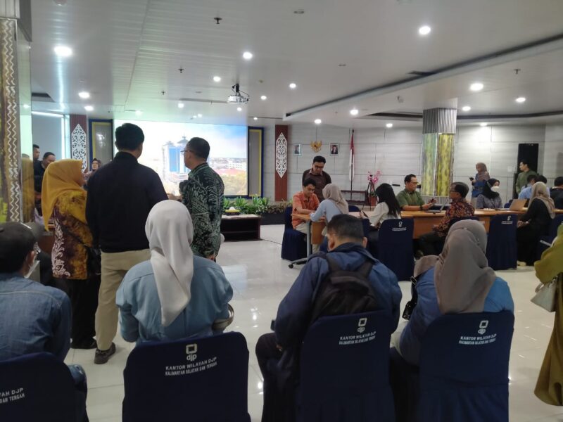 Wajib Pajak Sedang Melakukan Aktivasi Coretax di Kantor Pelayanan Pajak Banjarmasin