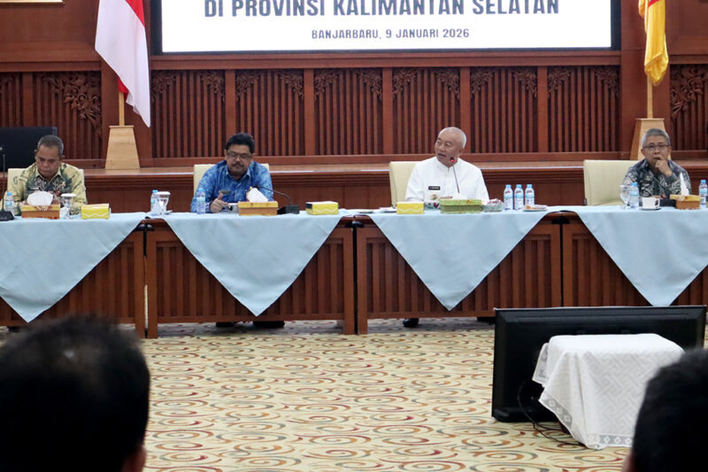 Gubernur Instruksikan SKPD Pemprov Kalsel Salurkan Bantuan Banjir (foto:adpim)