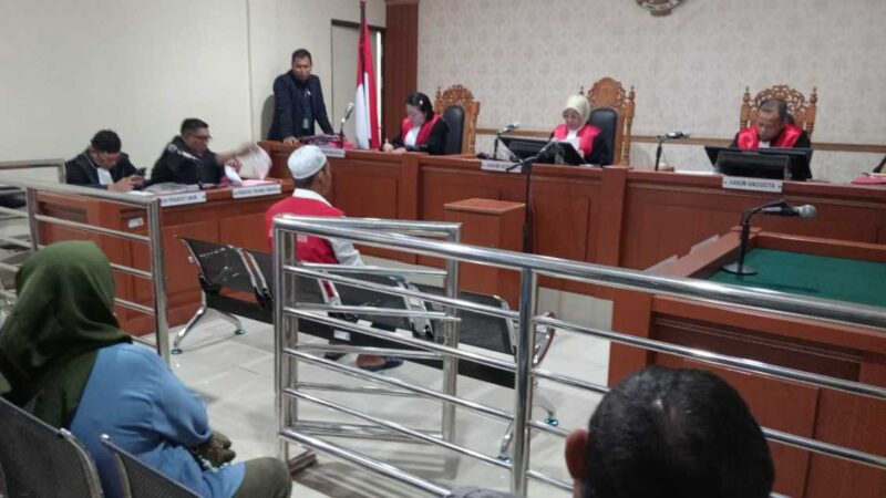Muhammad Fauzan saat mendengarkan putusan majelis hakim yang diketuai Asni Meriyenti, SH (Foto Istimewa)