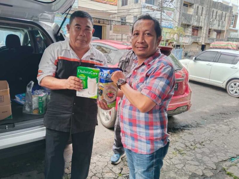 Ketua Forum Kerukunan dan Pemerhati Warga Kalimantan (FKPWK) Kalimantan Selatan, Adv. H Rachmad Fadillah SH (kiri) 