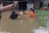 Banjir di kawasan Desa Lok Buntar, Kecamatan Sungai Tabuk Kabupaten Banjar (Foto Instagram @kabarkalselku)
