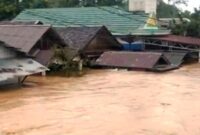Terjangan air bah mencapai setinggi atap rumah warga di Balangan Kalsel beberapa waktu lalu  Foto: tangkapan layar Instagram)