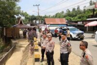 Direktur Lalu Lintas Polda Kalimantan Selatan Kombes Pol Dr Fahri Siregar bersama jajaran melakukan survei kondisi jalan jalur mudik di wilayah Kabupaten Kotabaru, sebagai bagian dari persiapan Operasi Ketupat Intan 2026. ( Foto Istimewa)