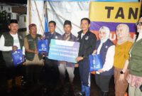 Wali Kota Banjarmasin, HM Yamin Salurkan Bantuan kepada warga terdampak banjir.