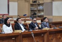 Penampakan Ahmad Sahroni (berkaca mata) sebelum ditunjuk menjadi Wakil Ketua Komisi III DPR lagi, Kamis (19/2/2026). (Dok. DPR)