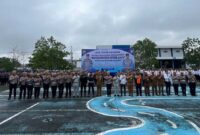 APEL GELAR PASUKAN – Jajaran Polda Kalimantan Selatan bersama unsur TNI, Dishub, Jasa Raharja, dan instansi terkait saat mengikuti apel gelar pasukan Operasi Kepolisian Kewilayahan Keselamatan Intan 2026 di halaman Mapolda Kalsel, Banjarbaru, Senin (2/2/2026). (foto: istimewa)