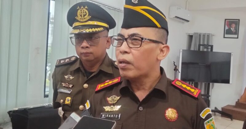 Kajari Banjarmasin Eko Riendra Wiranto SH MH didampingi Kasi Pidsus Mirzanto Erdinanda SH MH (Foto Istimewa)