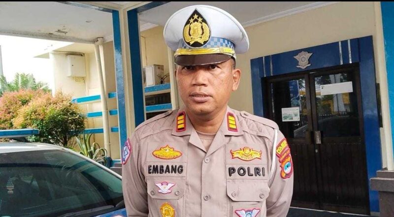 REKAYASA ARUS - Kasat Lantas Polresta Banjarmasin AKP Embang Pramono saat menjelaskan penutupan arus jelang Haul ke-6 Guru Zuhdian Noor, Jumat (13/2/2026) pagi (Foto Istimewa)