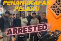 PELAKU TEROR MOLOTOV DITANGKAP – Kasat Reskrim Polresta Banjarmasin bersama tim gabungan saat mengamankan pelaku pelemparan molotov di kawasan Pasar Lama Laut, Selasa (24/2/2026). (Foto: Istimewa)