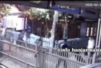 DIDUGA TAWURAN - Warga Gang Ibu Antasan Kecil Barat Kecamatan Banjarmasin Tengah geger diduga remaja tawuran, Minggu (15/2/2026) dinihari. (foto:istimewa)