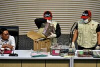 KPK RI Perlihatkan Barang Bukt