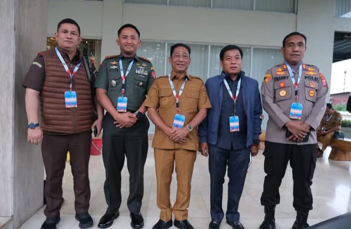 Ketua DPRD Murung Raya Rumiadi (baju hitam) bersama Bupati Mura Heriyus dan unsur Forkopimda (foto: istimewa)