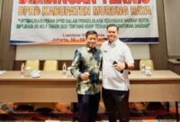 Ketua DPRD Murung Raya Rumiadi,S.E.,S.H.,M.H(baju batik),(foto: istimewa)