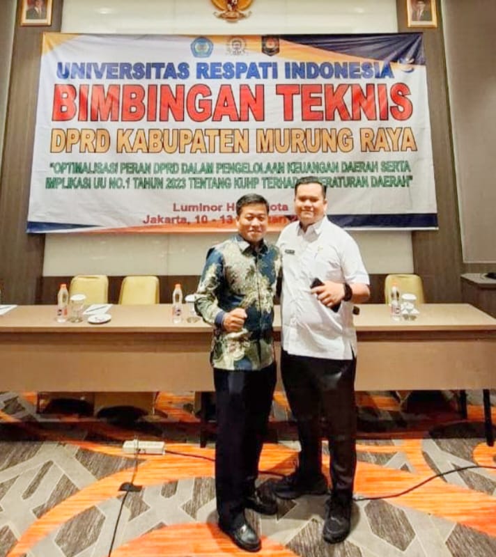 Ketua DPRD Murung Raya Rumiadi,S.E.,S.H.,M.H(baju batik),(foto: istimewa)