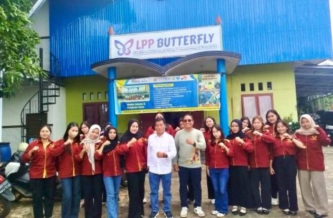 Ketua DPRD Murung Raya Rumiadi saat mengunjungi LPP Butterfly (foto: istimewa)
