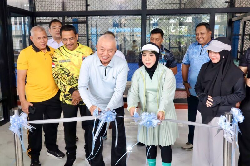 Gubernur Kalsel Haji Muhidin Resmikan Lapangan Olahraga Mahligai (foto: adpim)