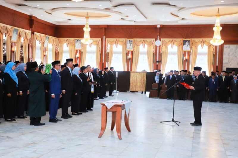 Gubernur Haji Muhidin Lantik 292 Pejabat di Lingkungan Pemprov Kalsel (foto: adpim)