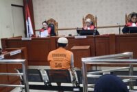 Terdakwa saa menjalani sidang dengan agenda Vonis di Pengadilan Negeri Banjarmasin (Foto Mercy)
