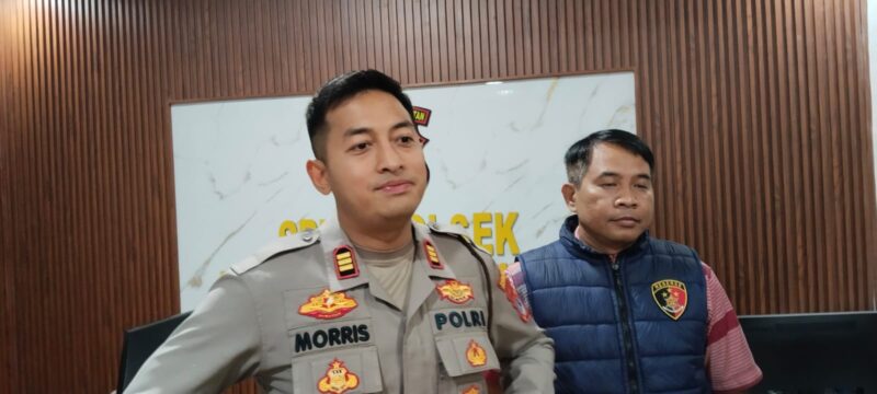 KETERANGAN PERS - Kapolsek Banjarmasin Timur AKP Morris Widhi Harto saat memberikan keterangan kepada awak media, Jum'at (63/2026)  
