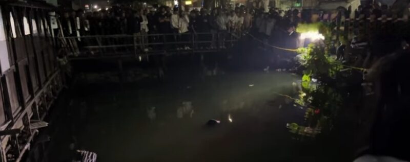 Warga dan petugas kepolisian memadati lokasi penemuan sesosok pria yang mengapung di aliran sungai kawasan Jalan Veteran Gang Sejati, Banjarmasin Tengah, Jumat (13/3/2026)  dinihari . Korban kemudian dievakuasi oleh tim rescue gabungan untuk dilakukan pemeriksaan lebih lanjut (Foto Istimewa)