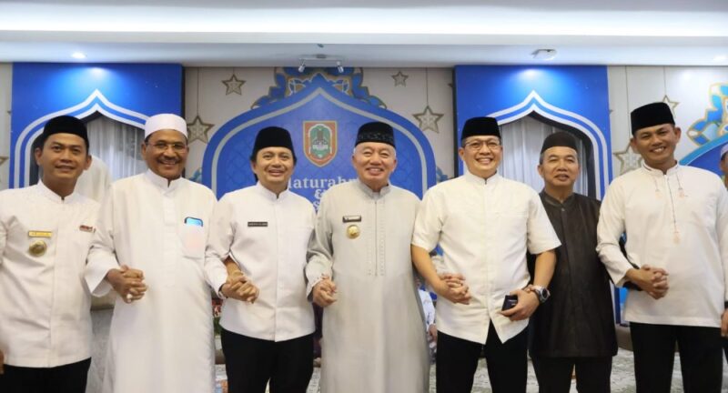 Gubernur Kalsel Haji Muhidin dan Wakil Gubernur Kalsel Haji Hasnuriyadi Sulaiman (foto:adpim)