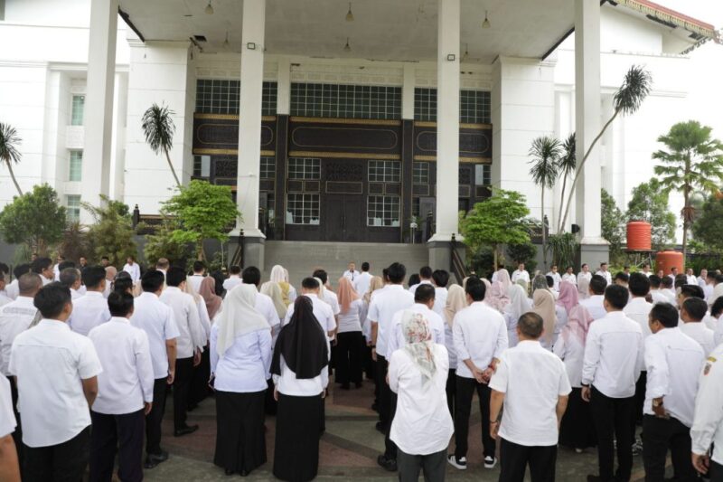 Sekdaprov Kalsel Pimpin Apel Pagi Pasca Libur Idul Fitri 1447 H (foto:adpim)