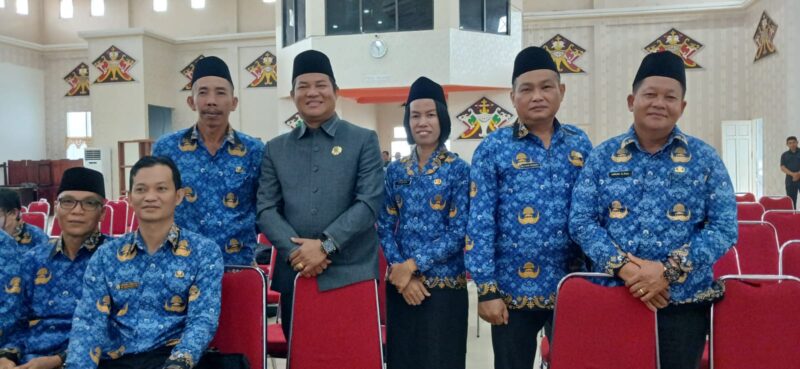 Ketua Komisi II DPRD Mura Bebie .,S.sos.,S.H.,S.P.,M.M.,M.A.P.,menghadiri pelantikan 148 pejabat baru (foto: Maya)