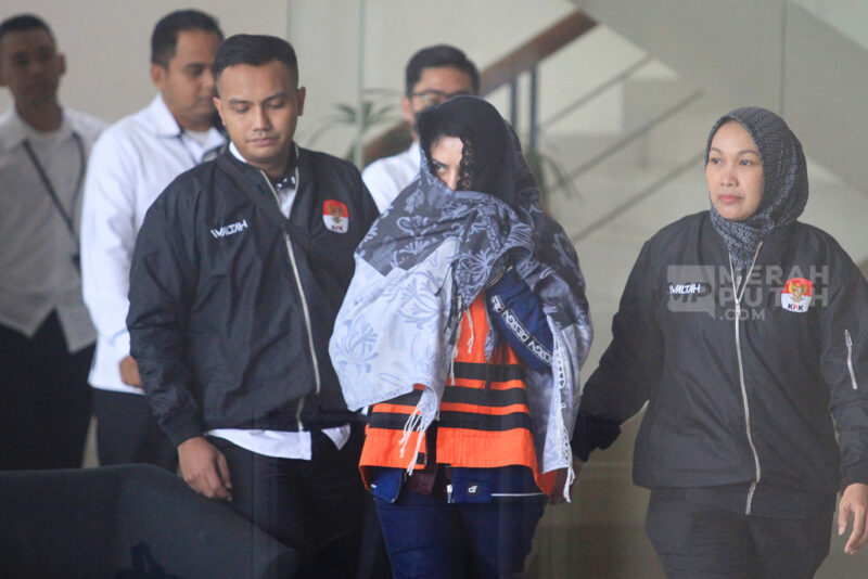 Rangkaian operasi tangkap tangan Bupati Pekalongan Fadia Arafiq