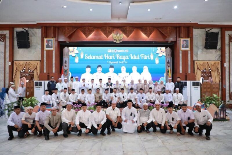 Penuh Kebersamaan, Silaturahmi Idul Fitri 1447 Hijriah Gubernur, Wakil Gubernur dan Sekdaprov di Mahligai Pancasila Banjarmasin (foto:adpim)