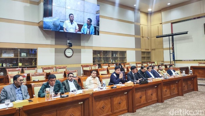 komisi iii dpr rapat bareng amsal sitepu
