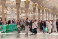 Jemaah Berada di Masjid Nabawi Madinah