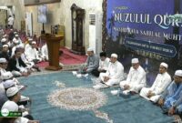 Pelaksanaan Salat Isya dan Tarawih berjamaah sekaligus peringatan Nuzulul Quran di Masjid Raya Sabilal Muhtadin, Banjarmasin (foto:adpim)