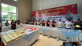 Kapolda Kalsel saat konferensi pers pengungkapan kasus sabu 43,8 kilogram oleh Ditresnarkoba Polda Kalsel di Banjarmasin (Foto Istimewa)