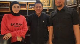 Yandi Pratama bersama Ahmad Dhani dan istrinya Mulan Jameela (Foto Istimewa)