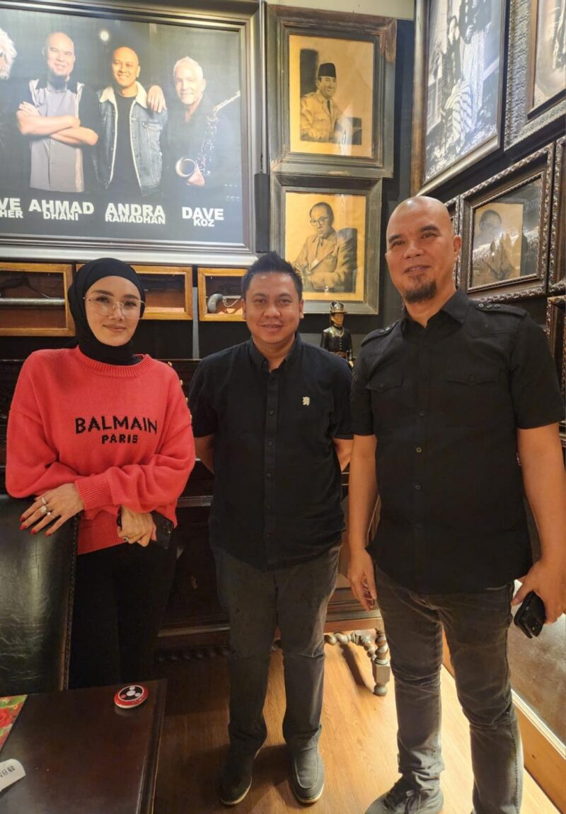Yandi Pratama bersama Ahmad Dhani dan istrinya Mulan Jameela (Foto Istimewa)