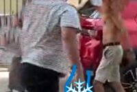 AKSI KOBOI - Diduga pros baju kaos vrem celana hitam ini keluarkan senpi sepertibaksi koboi ketika berseteru dengan juru parkir di Jalan Perdagangan Banjarmasin, Selasa (14/4/2026) lalu. (foto:istimewa) 
