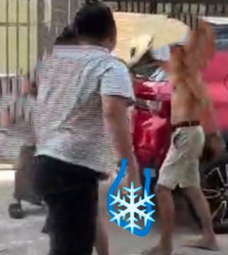 AKSI KOBOI - Diduga pros baju kaos vrem celana hitam ini keluarkan senpi sepertibaksi koboi ketika berseteru dengan juru parkir di Jalan Perdagangan Banjarmasin, Selasa (14/4/2026) lalu. (foto:istimewa) 
