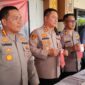 UNGKAP NARKOTIKA - Plh Kapolresta Banjarmasin, Kombes Pol Timbul Rein Krisman Siregar bersama jajaran dalam press release ungkap kasus narkotika jajaran Polsek Utara, Kamis (23/4/2026) siang. (foto Istimewa)
