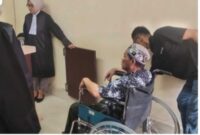 Almarhum saat menghadiri sidang perdana di PN Banjarmasin dengan menggunakan kursi roda beberapa 
waktu lalu (Foto Dokumen) 
