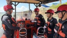 PENCARIAN NELAYAN - Anggota Basarnas Banjarmasin saat melakukan pencarian nelayan yang tenggelam di perairan Muara Kintap, Kabupaten Tanah Laut, Kalimantan Selatan, Rabu (29/4/2026). (foto:istimewa)
