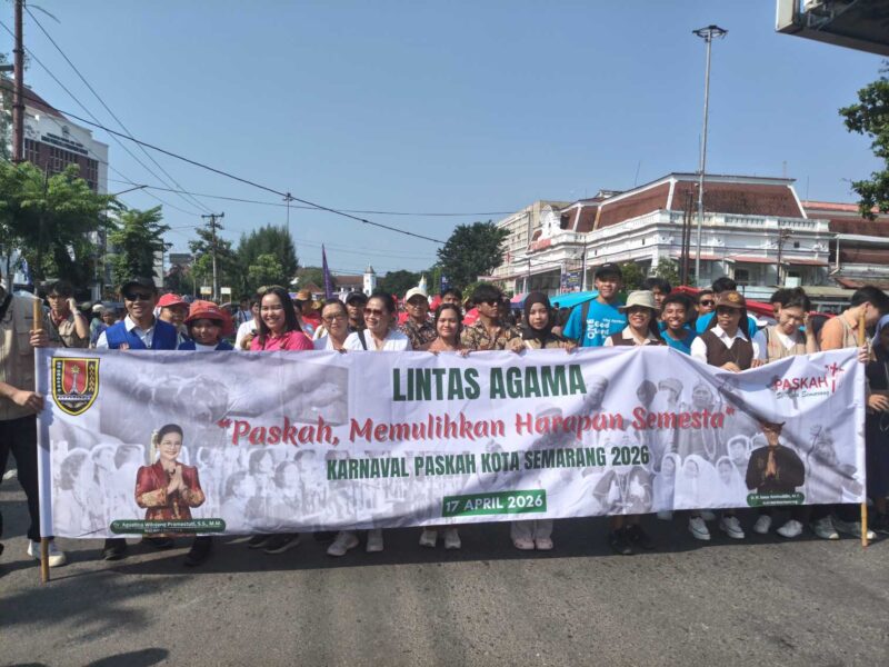Kemeriahan Karnaval Paskah di Kota Semarang yang diikuti ribuan peserta dari berbagai elemen masyarakat, menampilkan kostum kreatif dan pertunjukan budaya di sepanjang rute kirab (Foto Mercy)