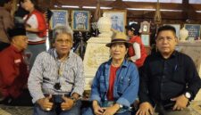 Ketua Umum KAI Siti Jamailah Lubis didampingi Ketua DPD KAI Kalsel Bujino A Salan SH MH  dan Wakil Ketua Zakaria SH MH foto bersama,usai berdoa dan tabur bunga di makam almarhum Presiden ke 2 RI HM Soeharto dan Almarhumah Ibu Tien Soeharto beserta keluarga (Foto Mercy)
